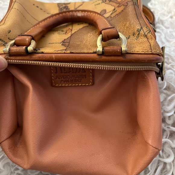 Alviero Martini sling or handbag - Picture 10 of 13